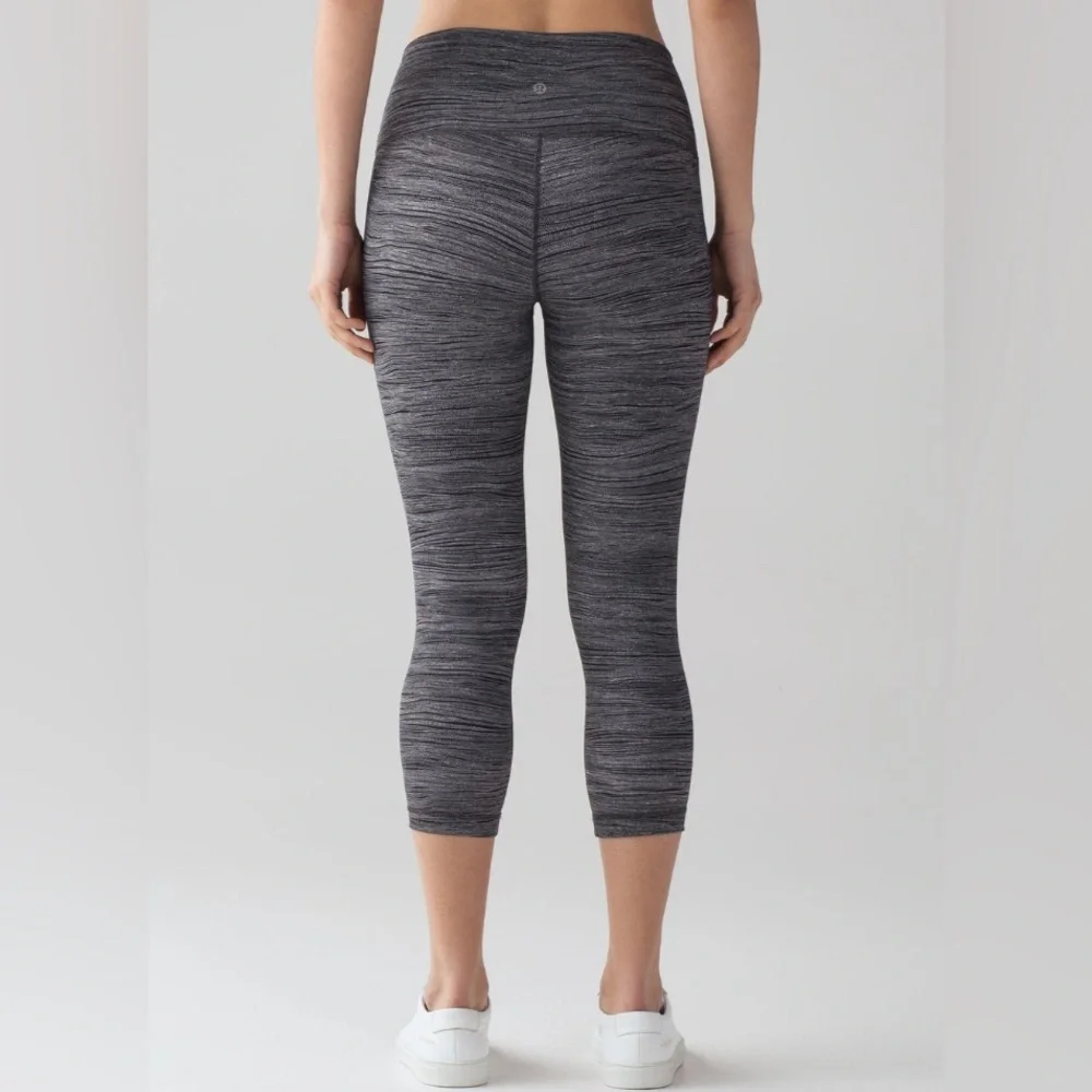 lululemon | size 6 Wunder Under Crop HR 21